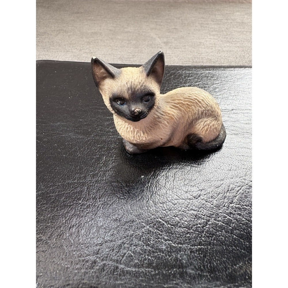 Vintage Siamese Cat with Blue Eyes Figurines Harvey Knox Kingdom 2"‎ x 2" Rare